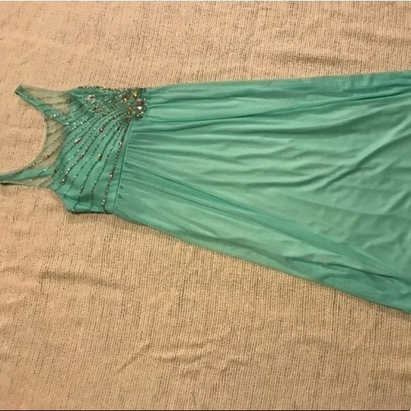 formal dress - Picture 4 of 7